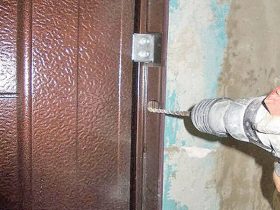 Установка металлических входных дверей в Камышине
