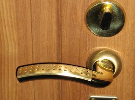Замена дверной ручки входной двери в Камышине